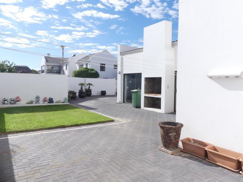 4 Bedroom Property for Sale in Golden Mile Western Cape